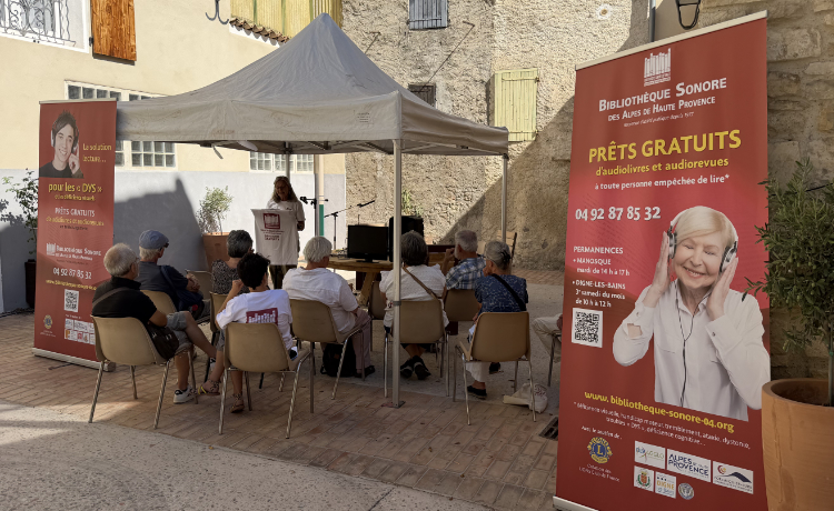 Le stand de la Biblioth&egrave;que Sonore place Marcel Pagnol &agrave; Manosque